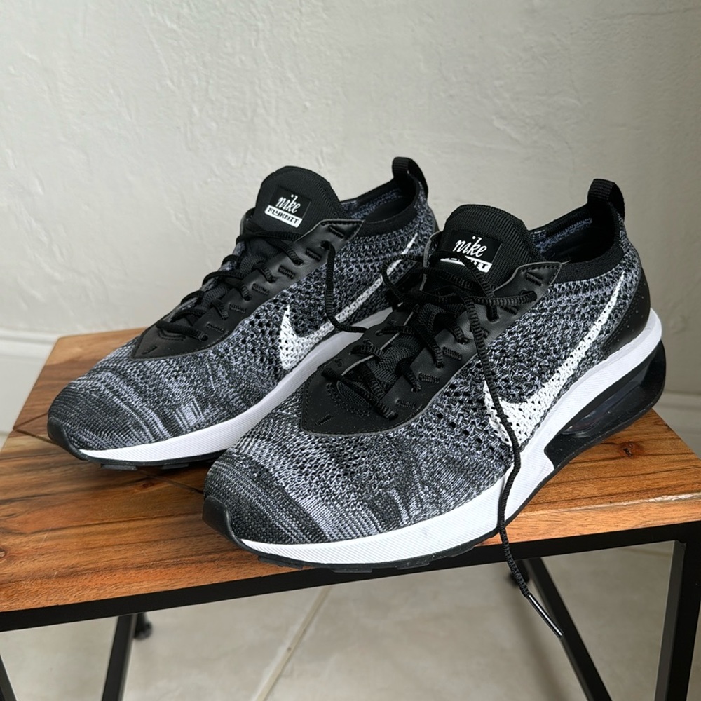 Nike Flyknit Sneakers
